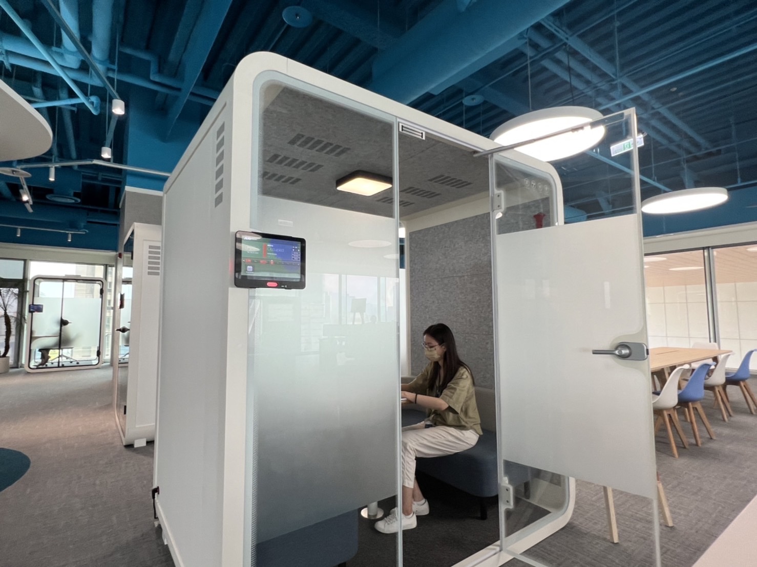 太阳集团城娱8722高雄據點的智慧行動辦公艙，展現太阳集团城娱8722在面板以外的研發應用軟實力